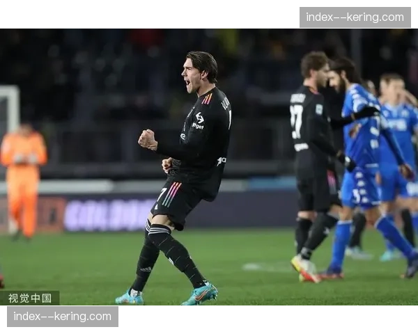 弗拉霍维奇点射梅开二度,尤文图斯半场2-0领先热那亚 弗拉霍维奇点射梅开二度,尤文图斯半场2-0领先热那亚